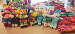 Des peluches tricottées mains